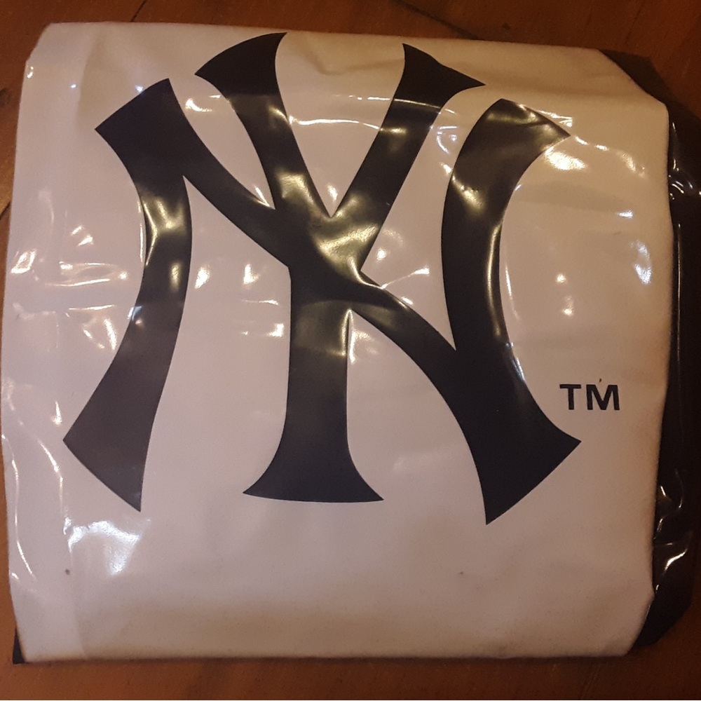 ⚾️⛱ Rare New York Yankees Beachball 1990’s Style Never Used! Fun in the Sun! ⛱⚾️